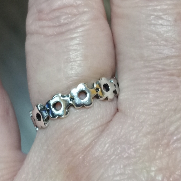 Little Silver Plated Flowers Ring - Picture 4 of 4